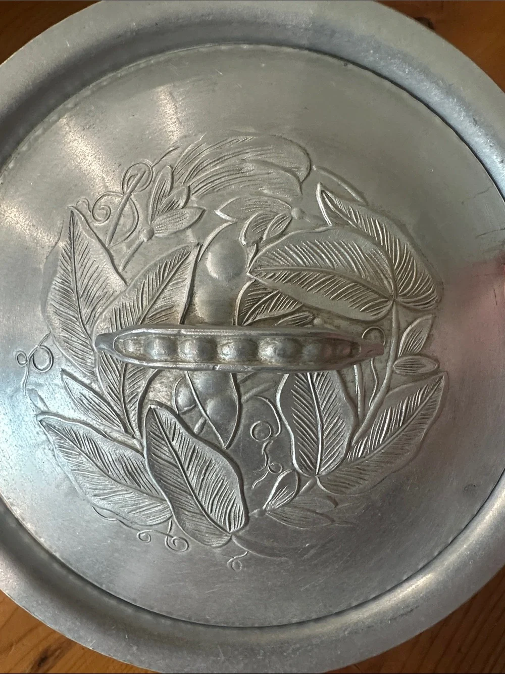 Everlast vintage Style Hammered aluminum Bowl with Decorative Lid